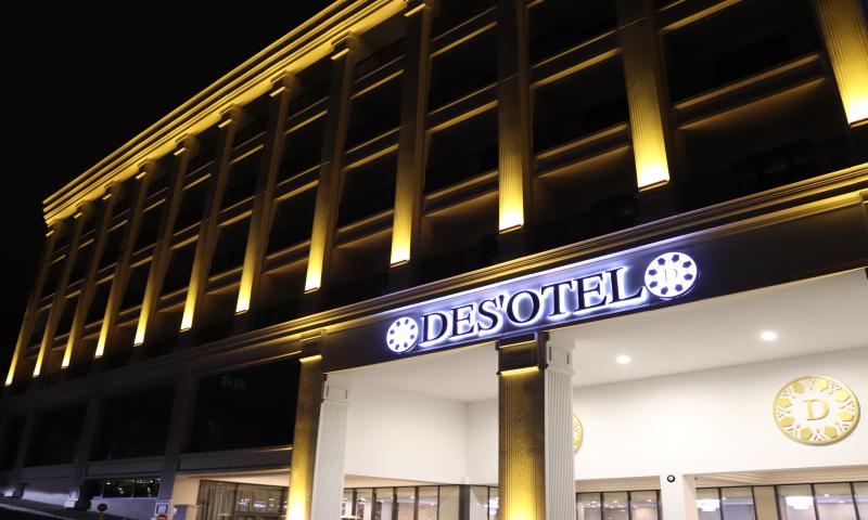 Des Otel