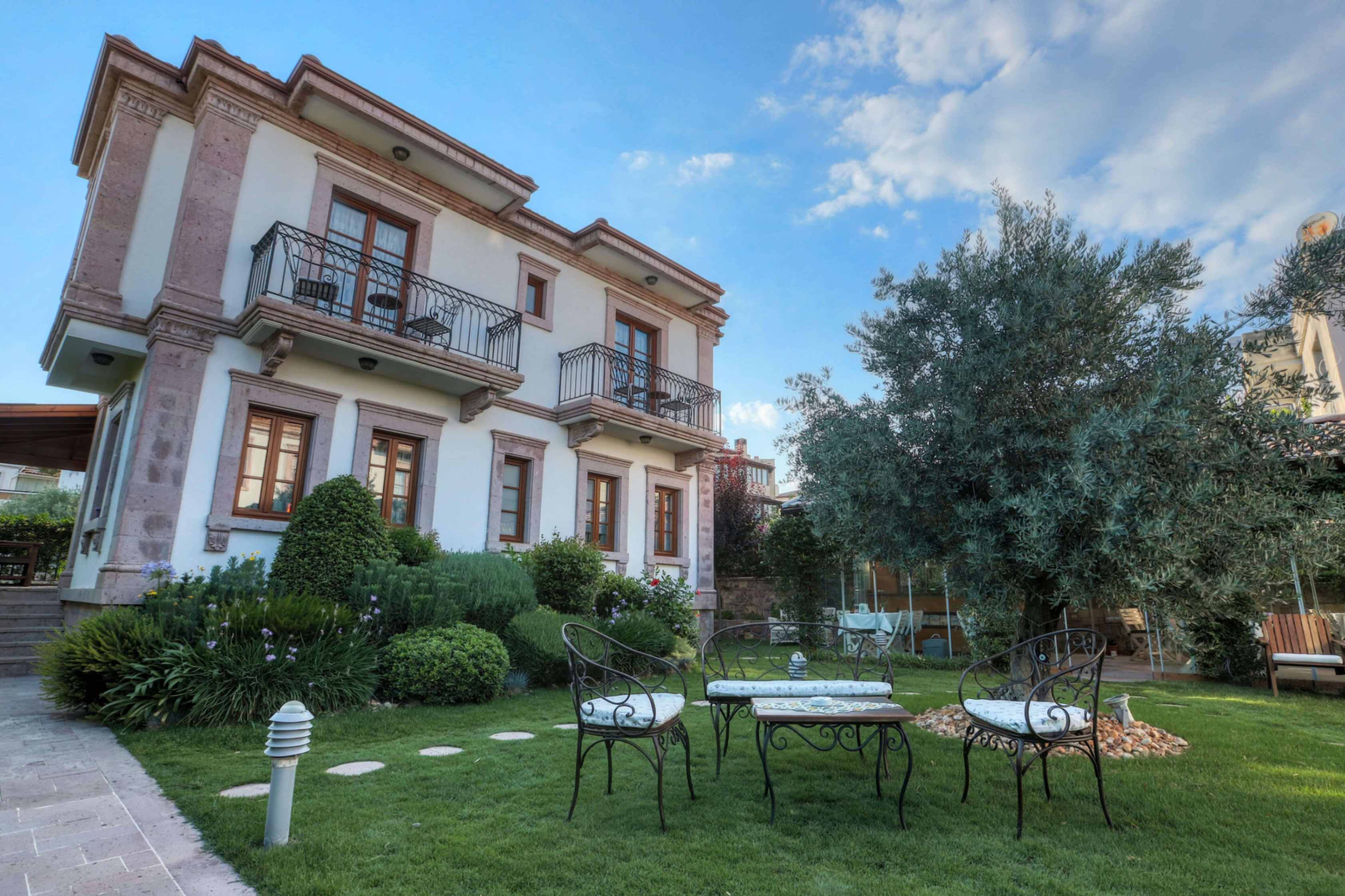 Taş Bahçe Otel Cunda